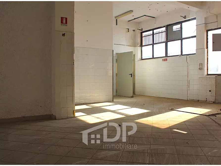 Immagine 27 di Locale commerciale in vendita  in Via Giovanni XXIII a Palombara Sabina