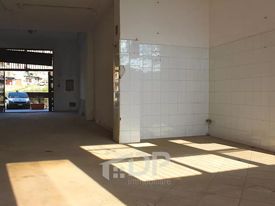 Immagine 26 di Locale commerciale in vendita  in Via Giovanni XXIII a Palombara Sabina