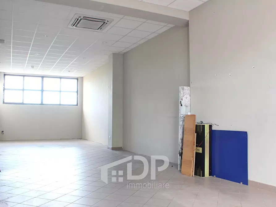 Immagine 2 di Locale commerciale in affitto  in Viale Giovanni XXIII snc a Palombara Sabina