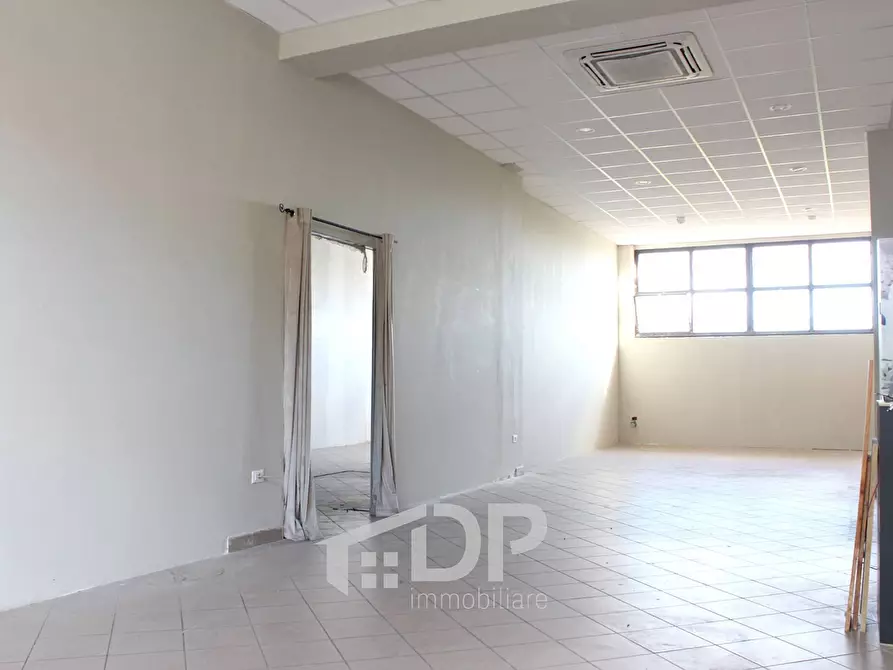 Immagine 3 di Locale commerciale in affitto  in Viale Giovanni XXIII snc a Palombara Sabina