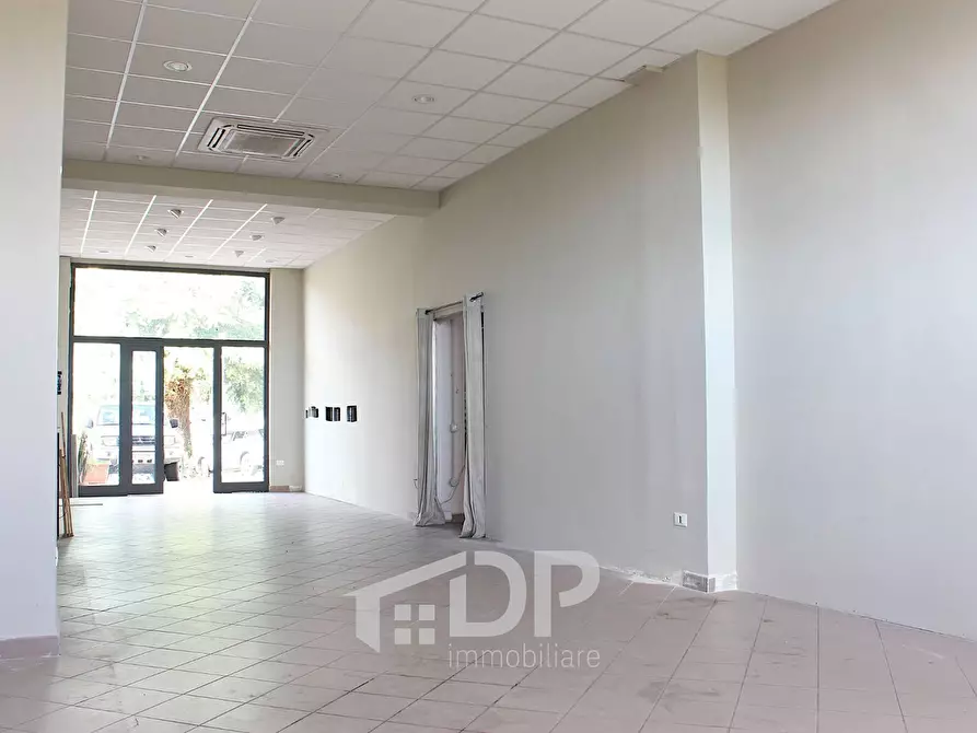 Immagine 4 di Locale commerciale in affitto  in Viale Giovanni XXIII snc a Palombara Sabina