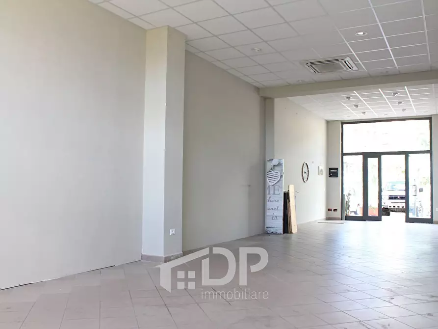 Immagine 5 di Locale commerciale in affitto  in Viale Giovanni XXIII snc a Palombara Sabina