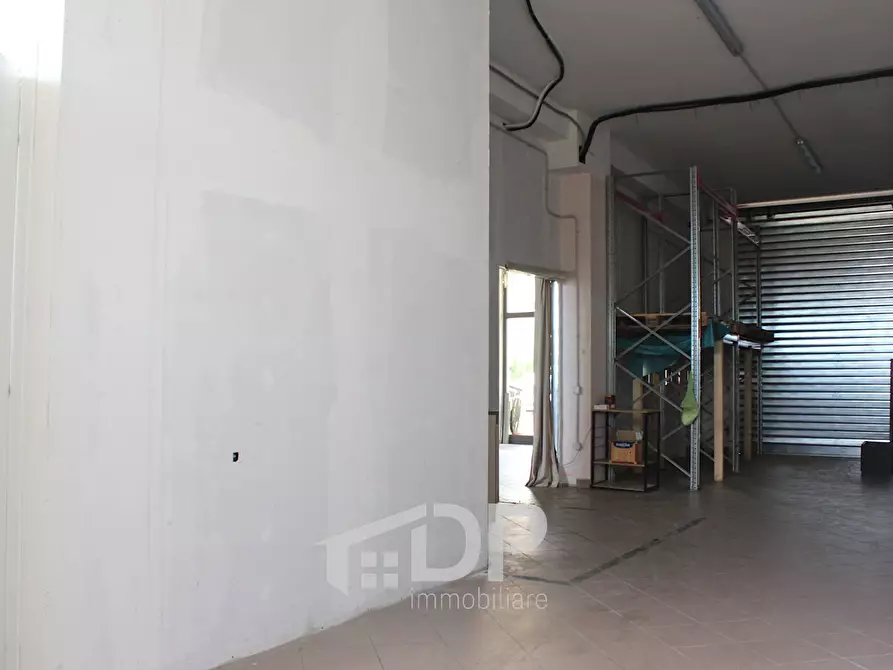 Immagine 8 di Locale commerciale in affitto  in Viale Giovanni XXIII snc a Palombara Sabina