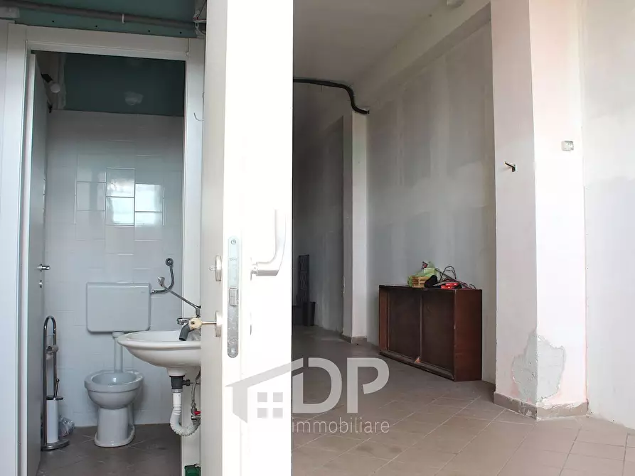 Immagine 9 di Locale commerciale in affitto  in Viale Giovanni XXIII snc a Palombara Sabina