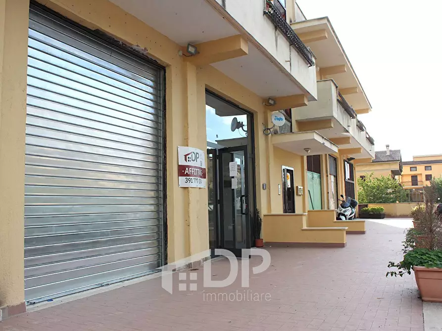 Immagine 12 di Locale commerciale in affitto  in Viale Giovanni XXIII snc a Palombara Sabina