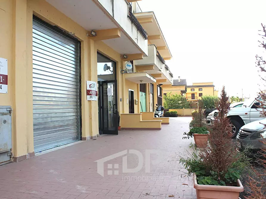 Immagine 15 di Locale commerciale in affitto  in Viale Giovanni XXIII snc a Palombara Sabina