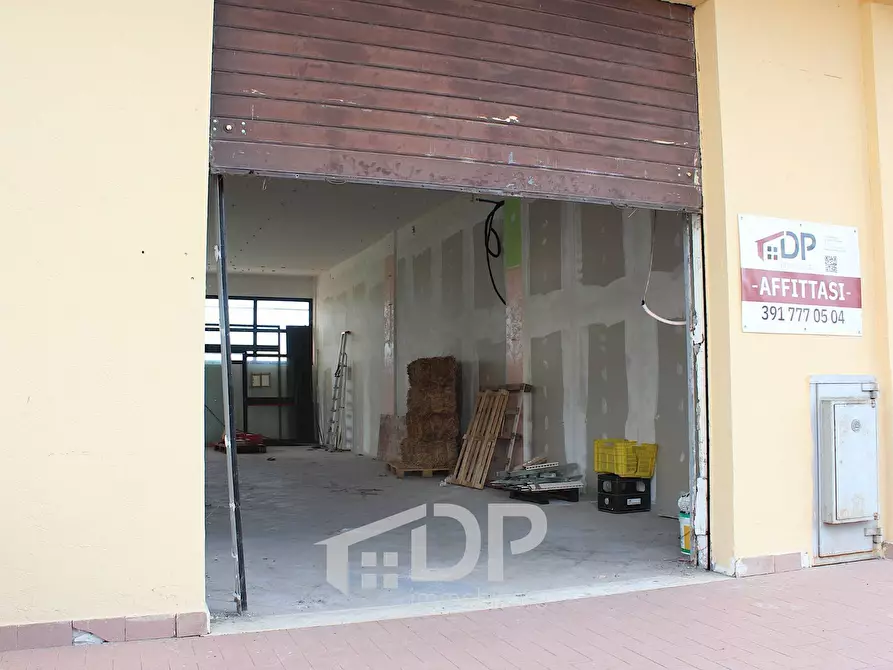 Immagine 5 di Locale commerciale in affitto  in Viale Giovanni XXIII snc a Palombara Sabina