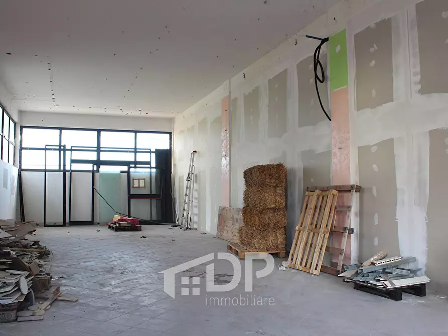 Immagine 6 di Locale commerciale in affitto  in Viale Giovanni XXIII snc a Palombara Sabina