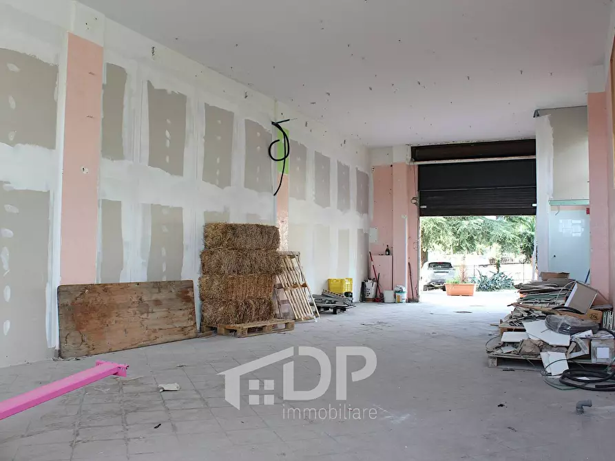 Immagine 9 di Locale commerciale in affitto  in Viale Giovanni XXIII snc a Palombara Sabina