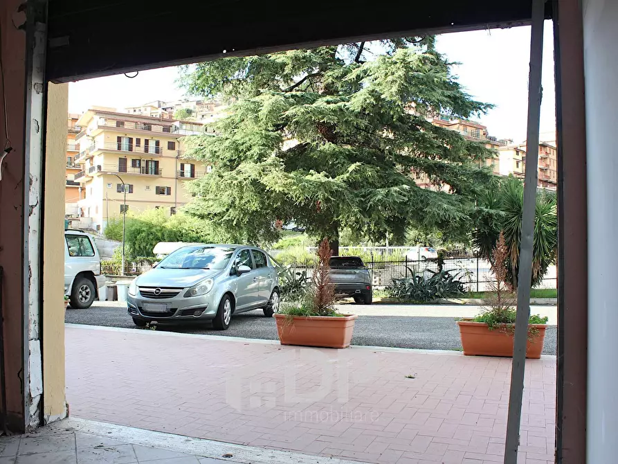 Immagine 10 di Locale commerciale in affitto  in Viale Giovanni XXIII snc a Palombara Sabina
