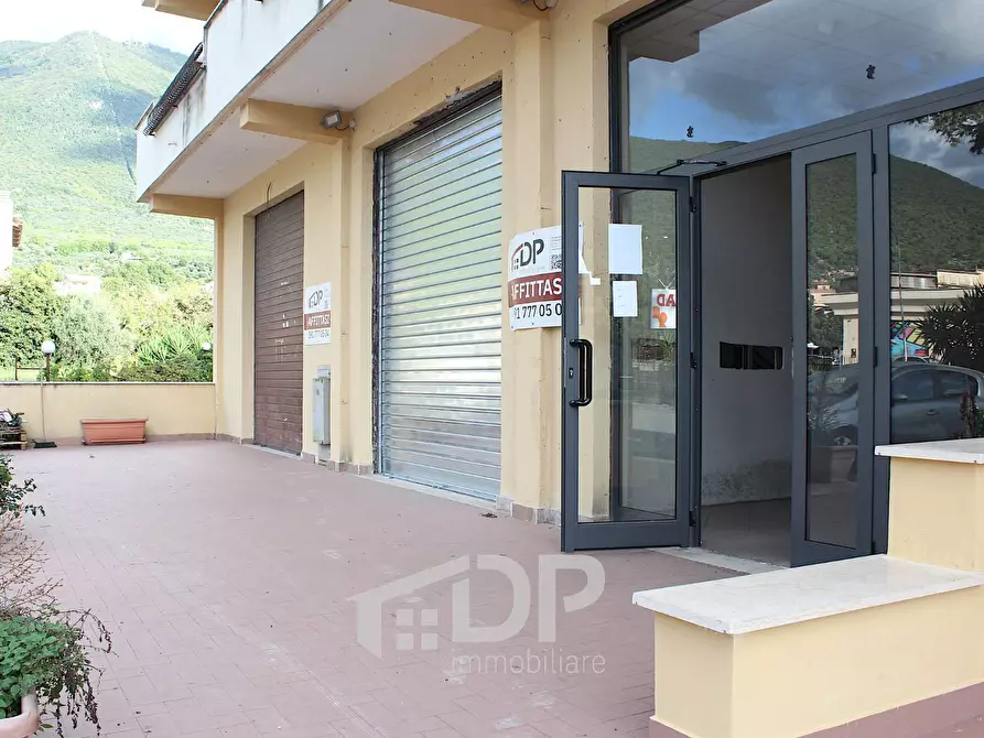 Immagine 2 di Locale commerciale in affitto  in Viale Giovanni XXIII snc a Palombara Sabina