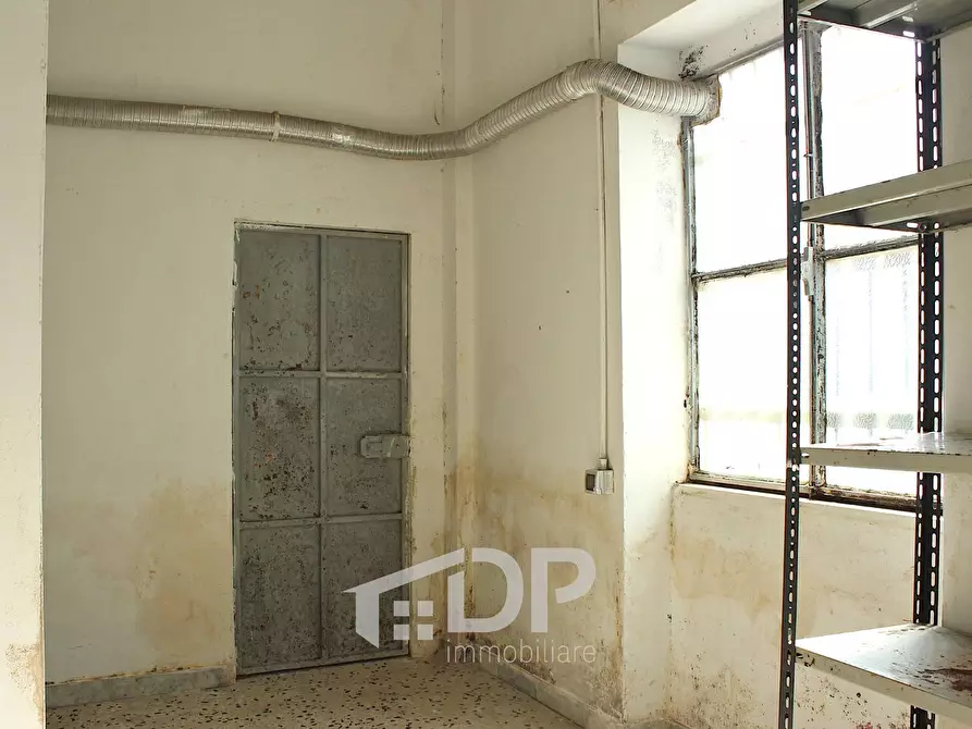 Immagine 10 di Locale commerciale in affitto  in Piazza Ugo La Malfa 1 a Palombara Sabina