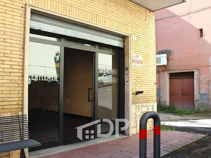 Immagine 13 di Locale commerciale in affitto  in Piazza Ugo La Malfa 1 a Palombara Sabina