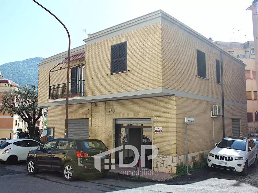 Immagine 20 di Locale commerciale in affitto  in Piazza Ugo La Malfa 1 a Palombara Sabina