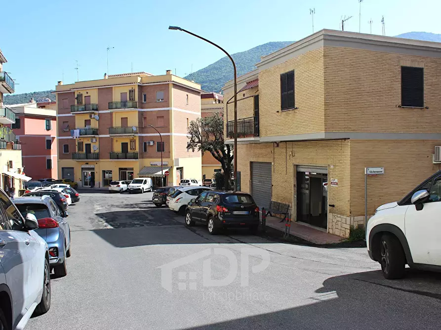 Immagine 19 di Locale commerciale in affitto  in Piazza Ugo La Malfa 1 a Palombara Sabina