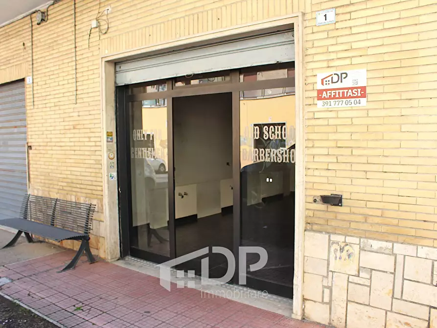 Immagine 1 di Locale commerciale in affitto  in Piazza Ugo La Malfa 1 a Palombara Sabina