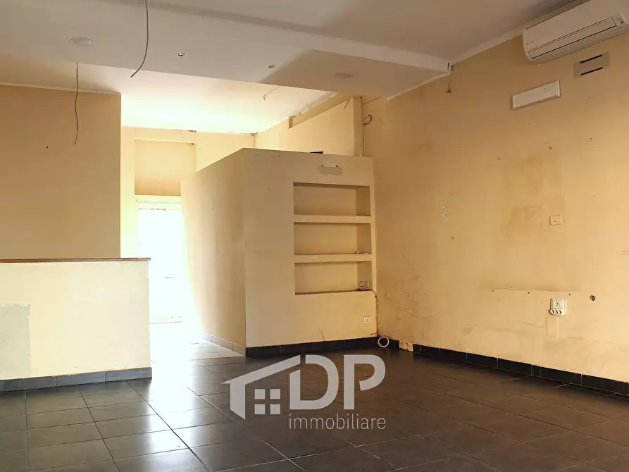 Immagine 3 di Locale commerciale in affitto  in Piazza Ugo La Malfa 1 a Palombara Sabina
