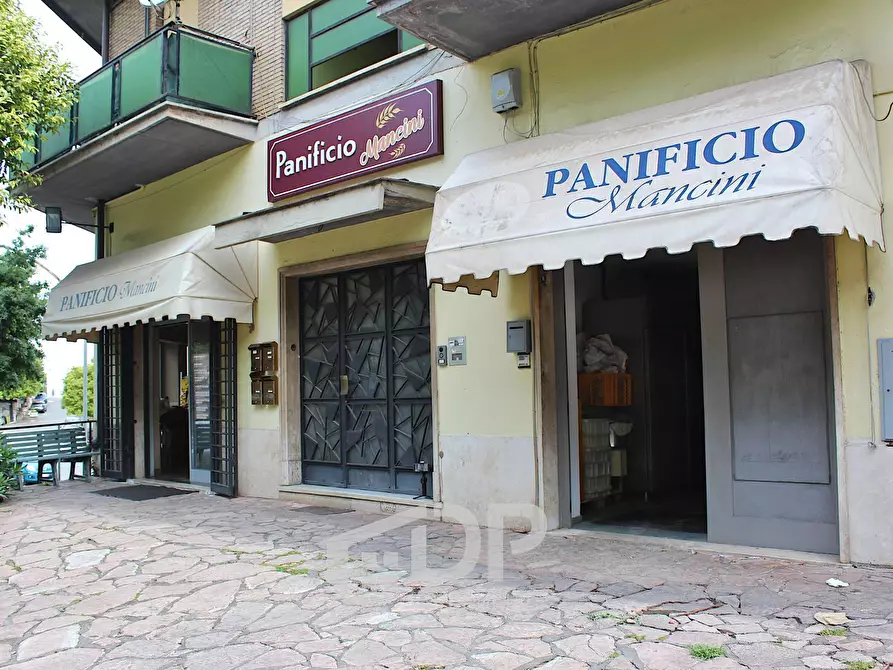 Immagine 1 di Attività commerciale in vendita  in Via della Libertà 70 a Palombara Sabina