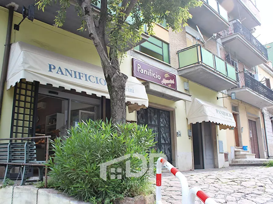 Immagine 2 di Attività commerciale in vendita  in Via della Libertà 70 a Palombara Sabina