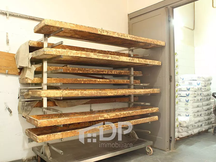 Immagine 16 di Attività commerciale in vendita  in Via della Libertà 70 a Palombara Sabina