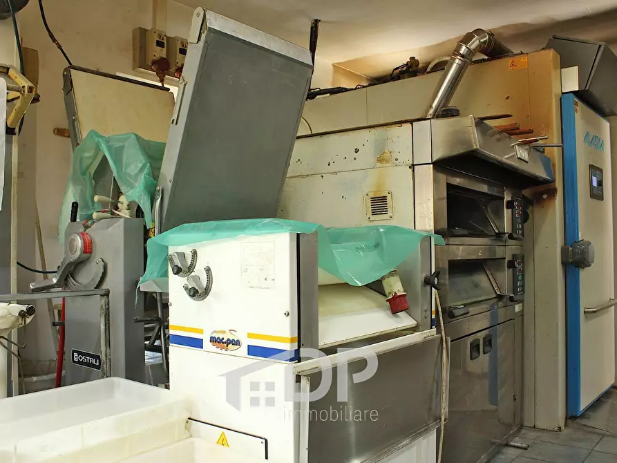 Immagine 24 di Attività commerciale in vendita  in Via della Libertà 70 a Palombara Sabina