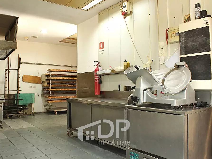 Immagine 23 di Attività commerciale in vendita  in Via della Libertà 70 a Palombara Sabina