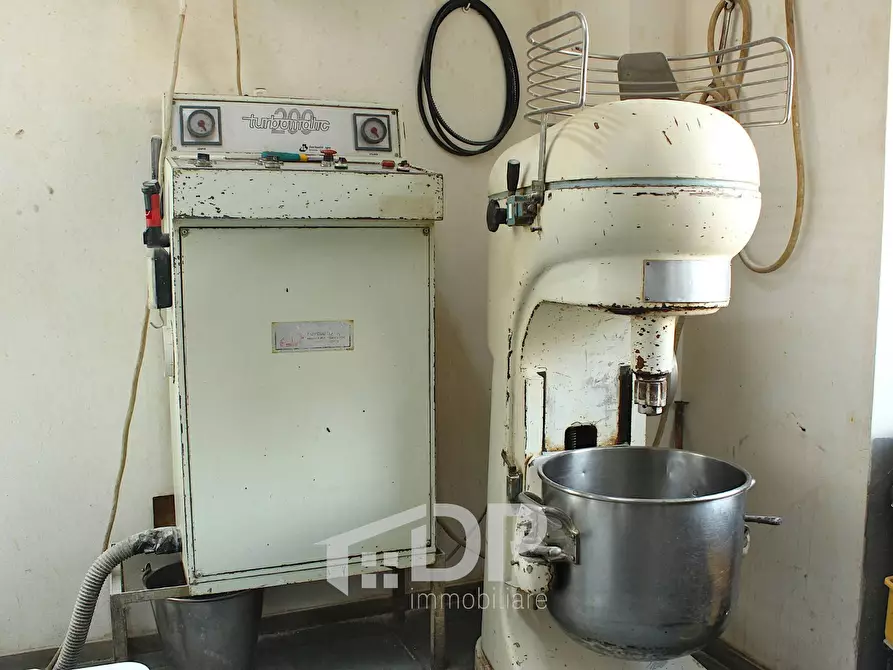 Immagine 29 di Attività commerciale in vendita  in Via della Libertà 70 a Palombara Sabina