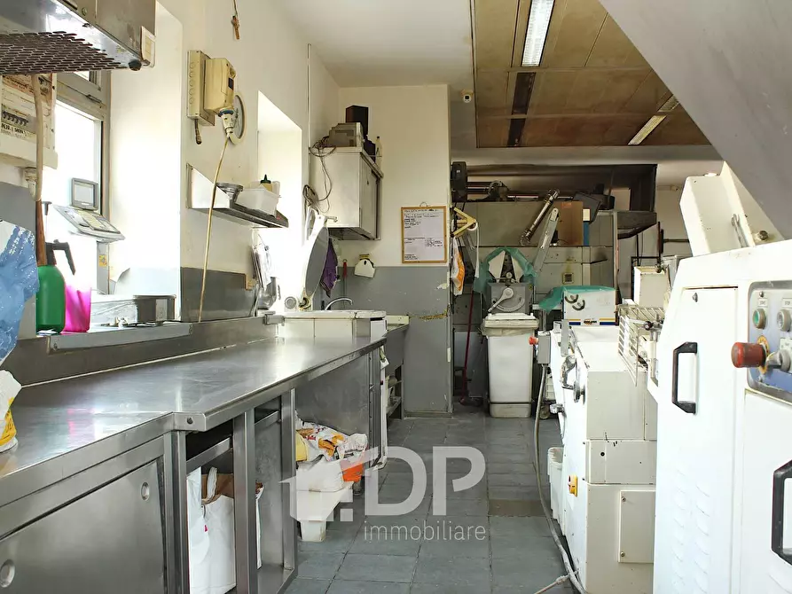 Immagine 30 di Attività commerciale in vendita  in Via della Libertà 70 a Palombara Sabina