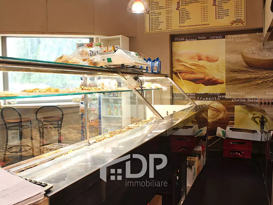 Immagine 12 di Attività commerciale in vendita  in Via della Libertà 70 a Palombara Sabina
