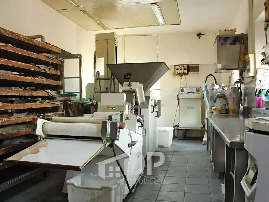 Immagine 27 di Attività commerciale in vendita  in Via della Libertà 70 a Palombara Sabina