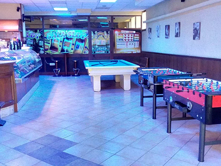 Immagine 9 di Locale commerciale in vendita  in Via Cadorna a Guidonia Montecelio