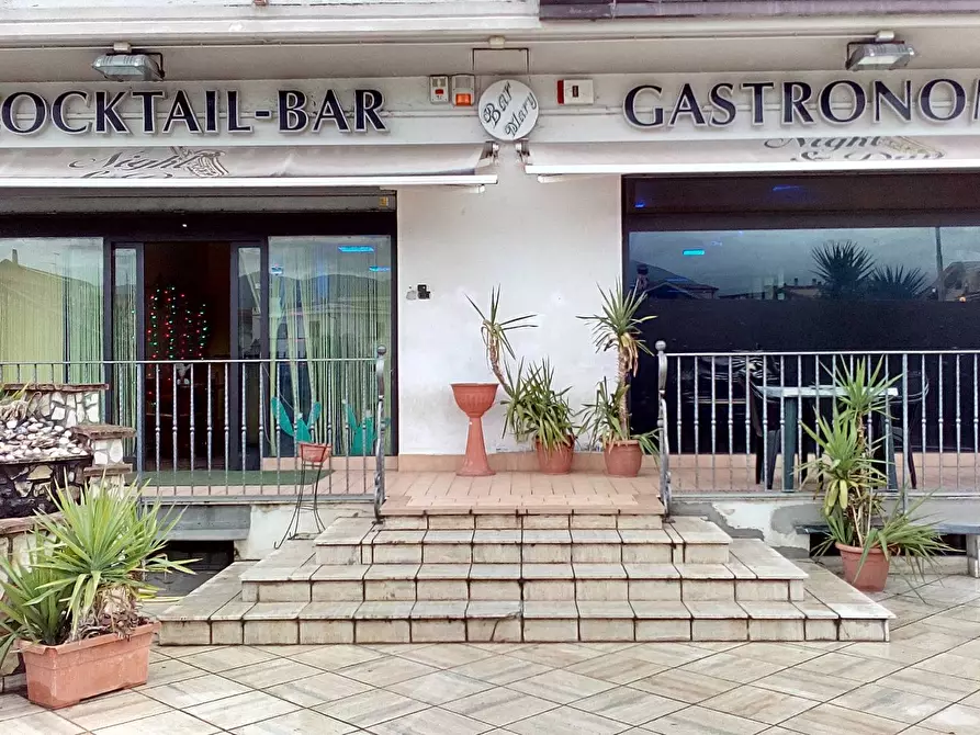 Immagine 10 di Locale commerciale in vendita  in Via Cadorna a Guidonia Montecelio