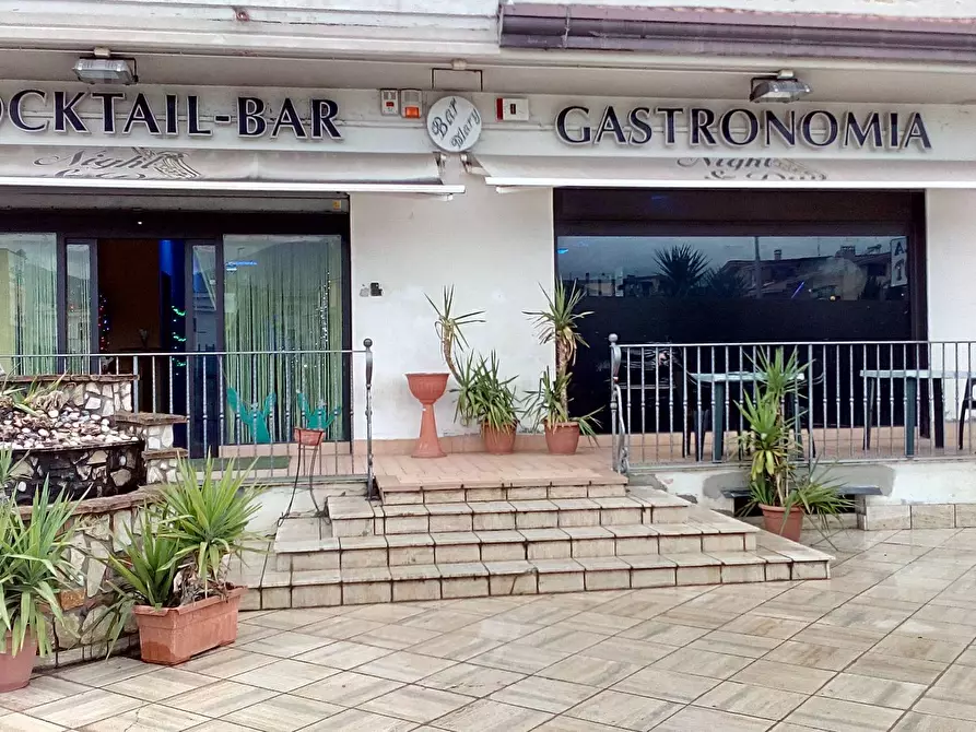 Immagine 3 di Locale commerciale in vendita  in Via Cadorna a Guidonia Montecelio