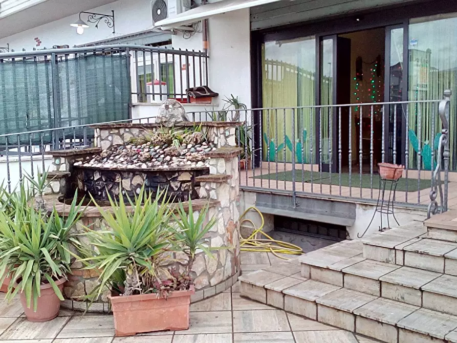 Immagine 4 di Locale commerciale in vendita  in Via Cadorna a Guidonia Montecelio