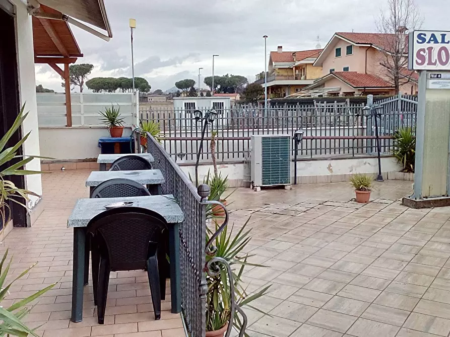 Immagine 11 di Locale commerciale in vendita  in Via Cadorna a Guidonia Montecelio