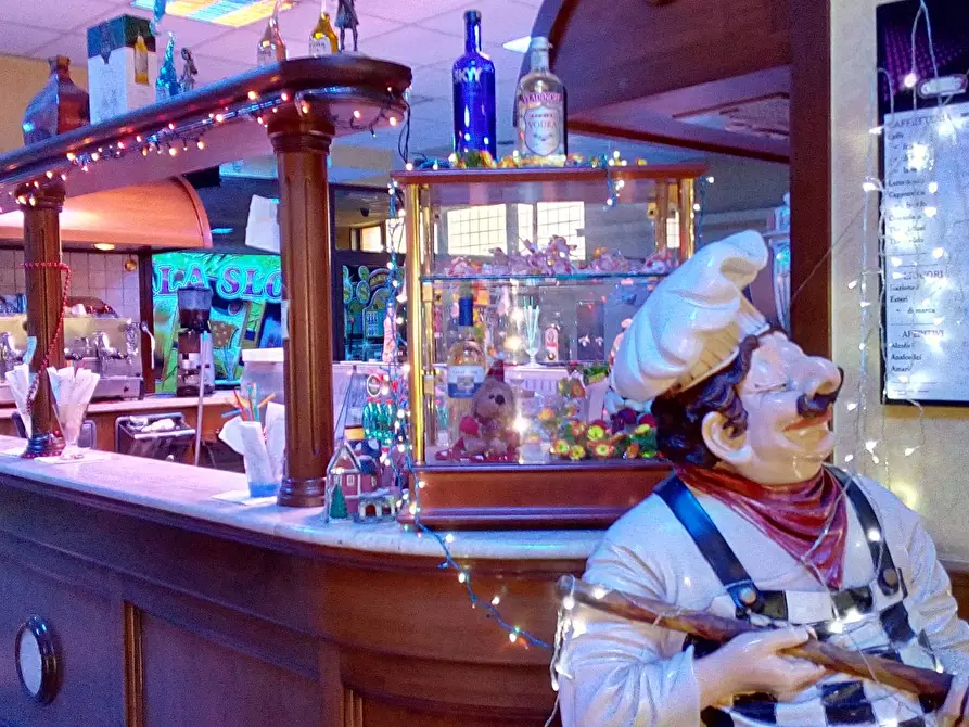 Immagine 18 di Locale commerciale in vendita  in Via Cadorna a Guidonia Montecelio