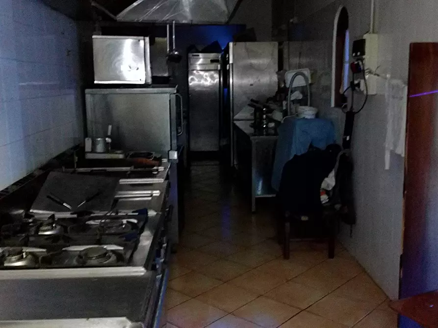 Immagine 19 di Locale commerciale in vendita  in Via Cadorna a Guidonia Montecelio