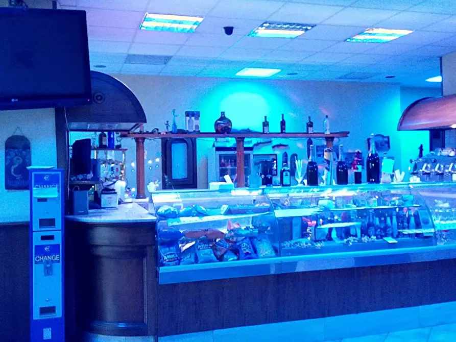 Immagine 21 di Locale commerciale in vendita  in Via Cadorna a Guidonia Montecelio