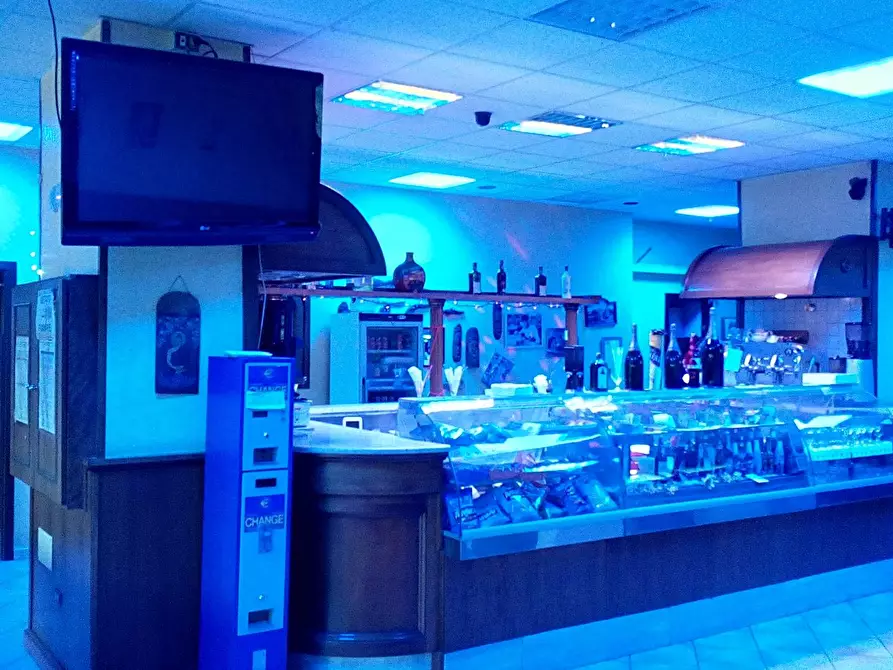 Immagine 22 di Locale commerciale in vendita  in Via Cadorna a Guidonia Montecelio