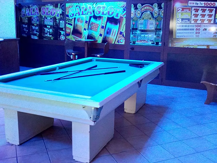 Immagine 25 di Locale commerciale in vendita  in Via Cadorna a Guidonia Montecelio