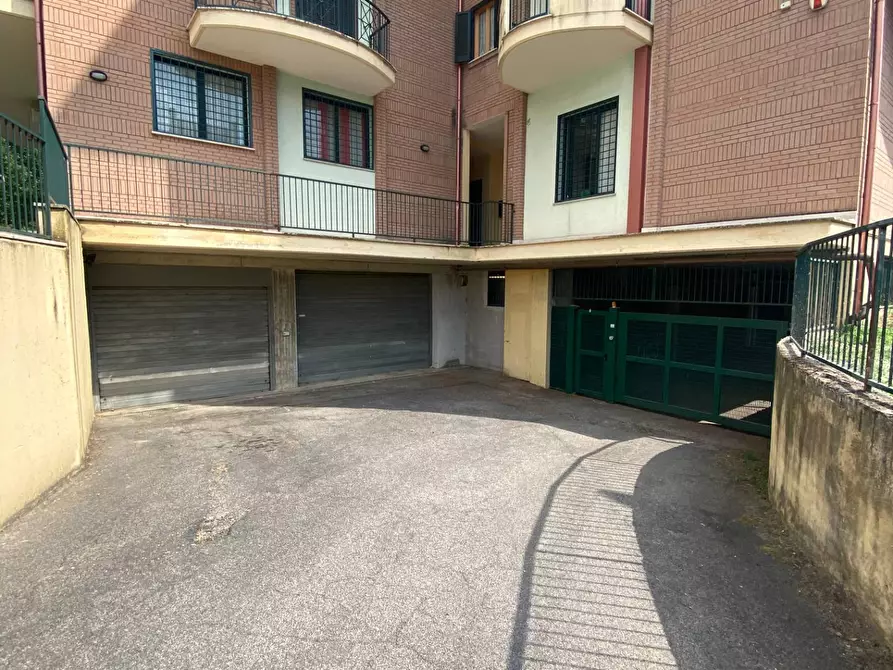 Immagine 3 di Box auto in affitto  in via Ottaviano a Guidonia Montecelio