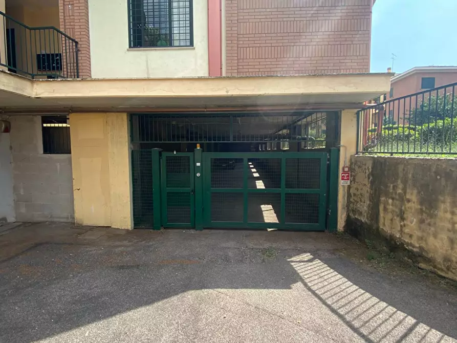 Immagine 2 di Box auto in affitto  in via Ottaviano a Guidonia Montecelio