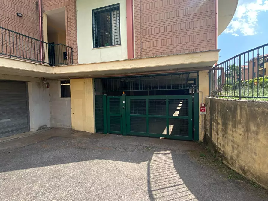Immagine 1 di Box auto in affitto  in via Ottaviano a Guidonia Montecelio