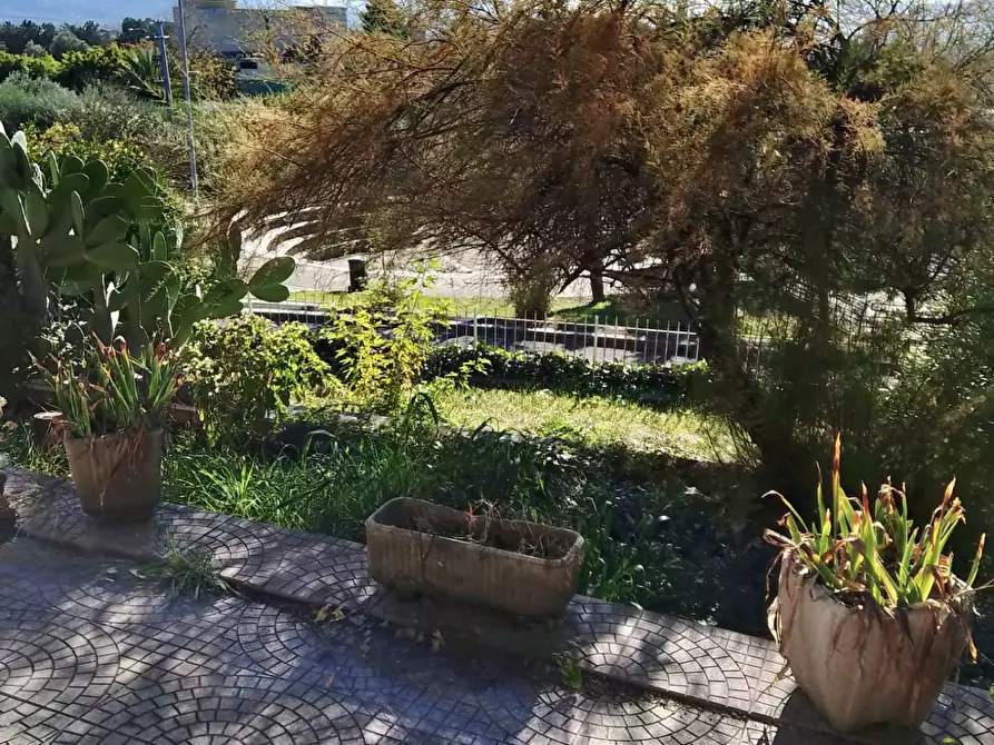 Immagine 1 di Villa in vendita  in VIA OGLIO a Guidonia Montecelio