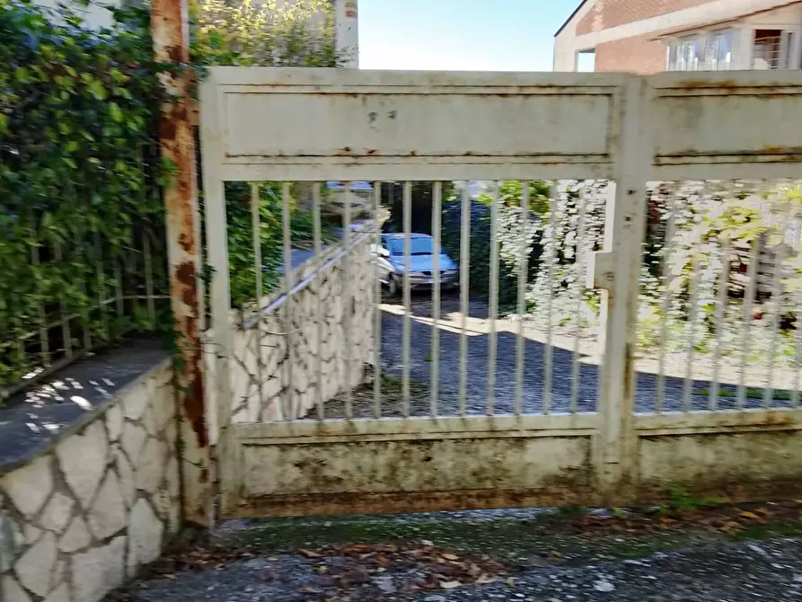 Immagine 2 di Villa in vendita  in VIA OGLIO a Guidonia Montecelio