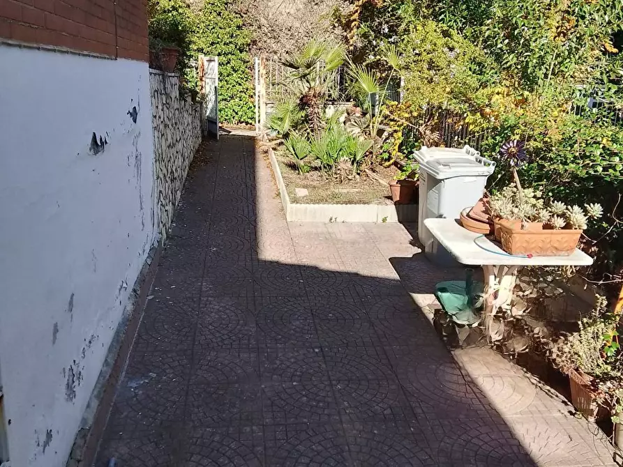 Immagine 14 di Villa in vendita  in VIA OGLIO a Guidonia Montecelio