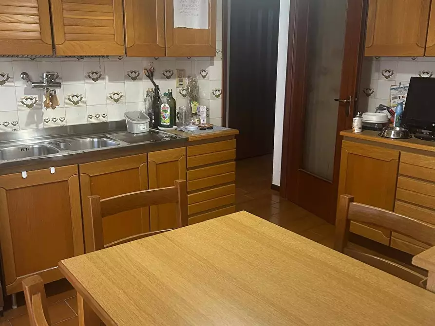 Immagine 10 di Villa in vendita  in VIA OGLIO a Guidonia Montecelio