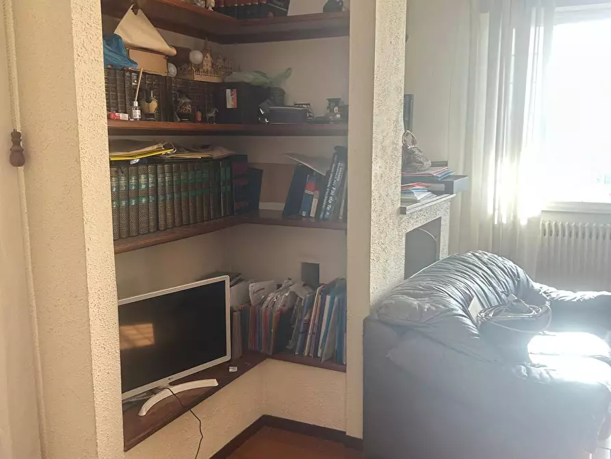 Immagine 4 di Villa in vendita  in VIA OGLIO a Guidonia Montecelio