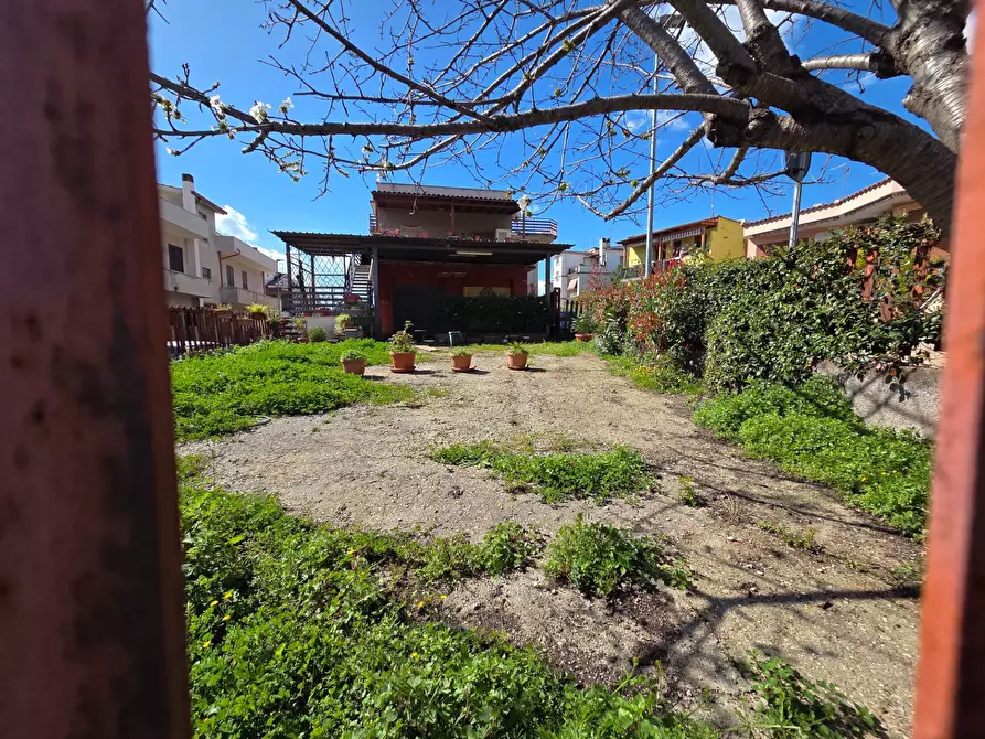 Immagine 34 di Locale commerciale in vendita  in via di collefiorito a Guidonia Montecelio