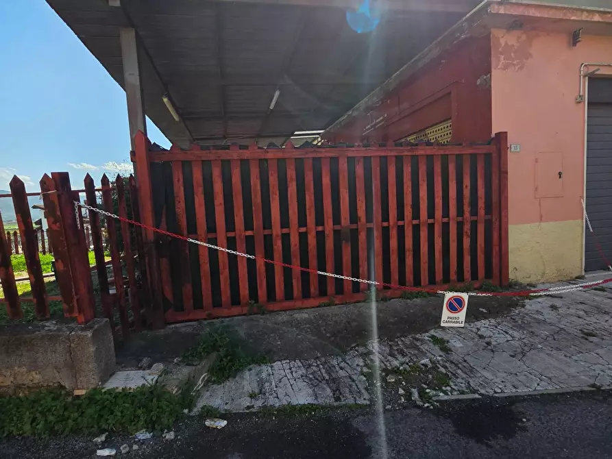 Immagine 31 di Locale commerciale in vendita  in via di collefiorito a Guidonia Montecelio